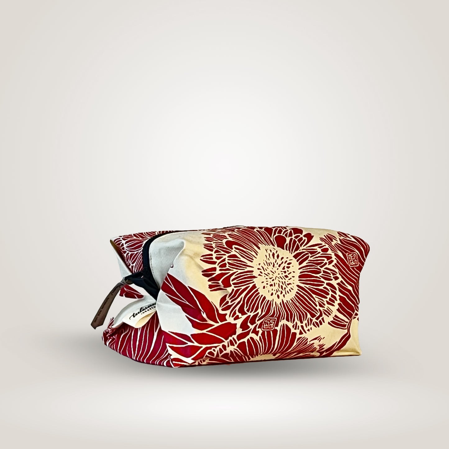 Medium Cube "Red Rumor" by Tulisan